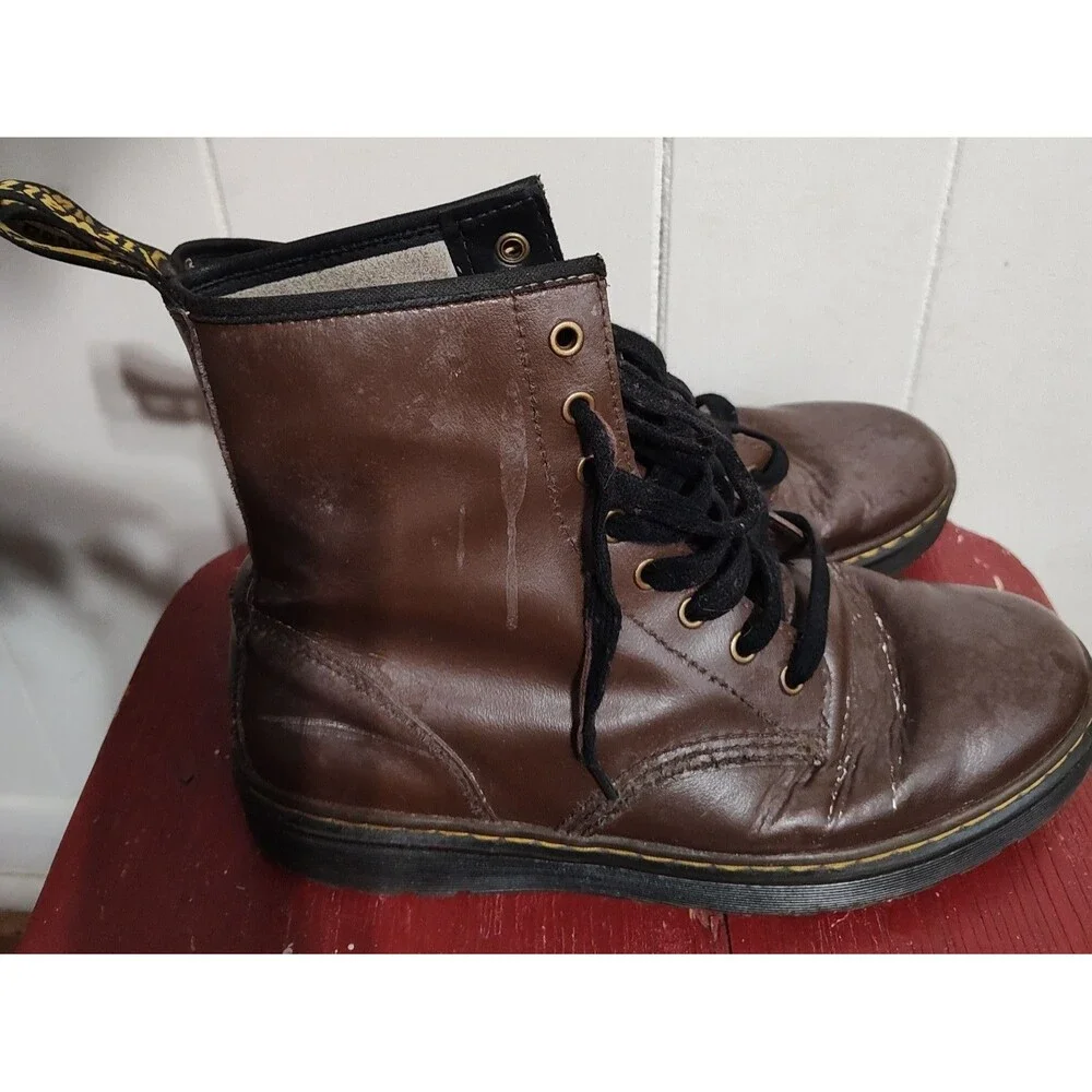 Dr. Doc Martens Zavala Airwair Lace Up Brown Leather Boots AW004 9 Thrashed